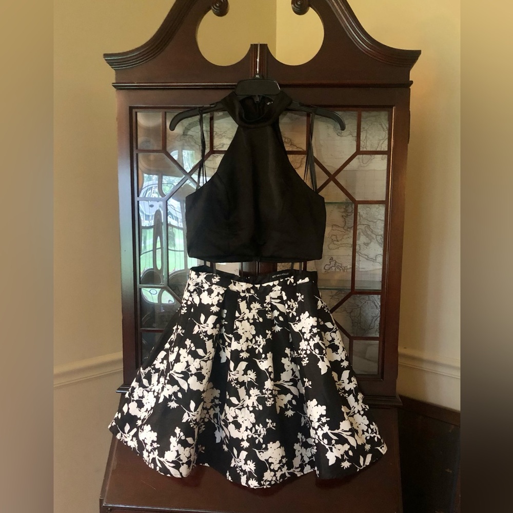 Super cute full skirt dress